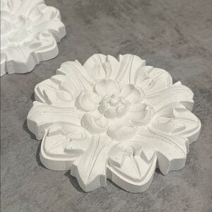 Elegant Plaster Decor Medallion-Ready to Paint